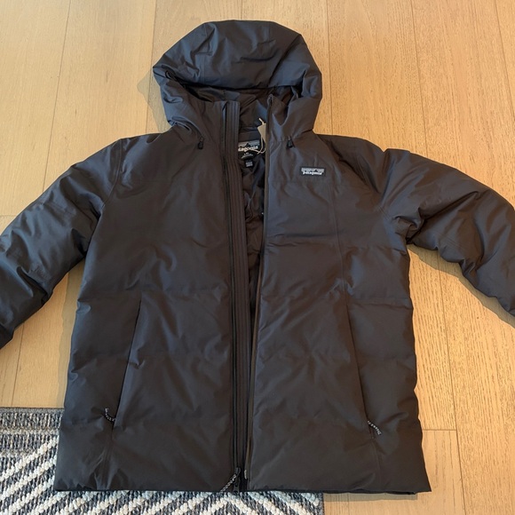 Patagonia Women's Black Hooded Puffer Jacket - Picture 2 of 12